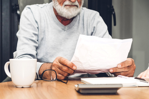 Homme calcule pension réversion