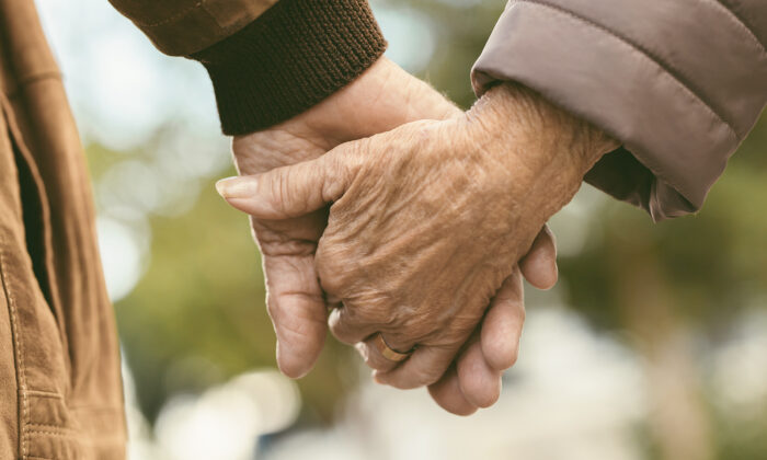 ET-elderly-couple-i-700x420-1 | Pension de reversion couple âgé