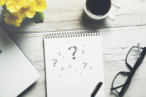 question mark text on table | Pension de reversion rendez-vous retraite