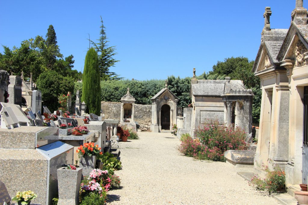 Old cemetery in the Provence | Pension de reversion cimetière en France