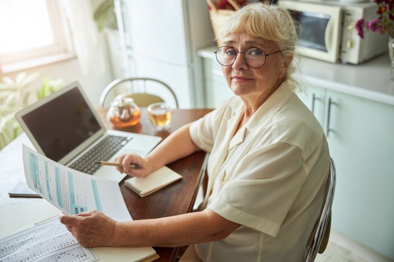 retraitée qui déclare ses revenus