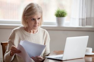 retraité qui demande sa pension de réversion
