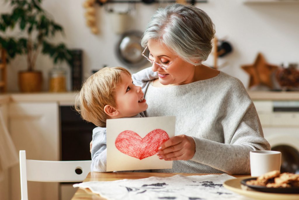 mamie au pair avec enfant coeur