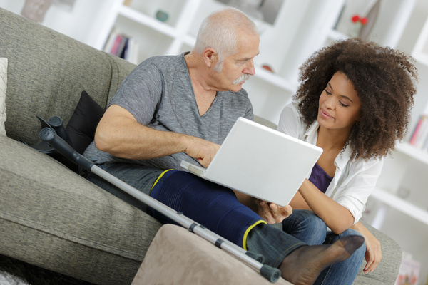 mature man being assisted at home | Pension de reversion