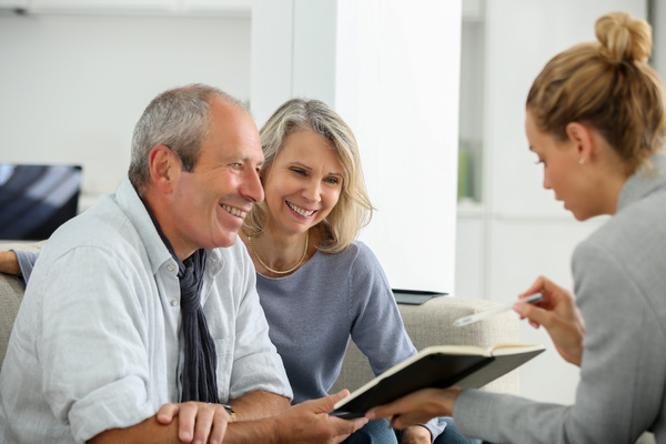 agent selling life insurance to retired couple | Pension de reversion