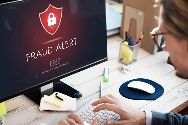 Fraud Alert Caution Defend Guard Notify Protect Concept | Pension de reversion fraude prestations retraite