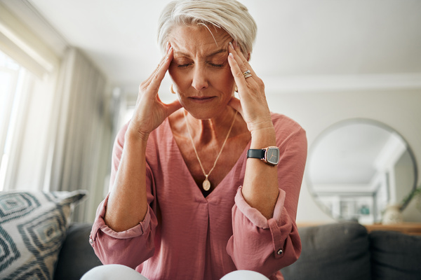 Headache pain, anxiety and senior woman thinking of mental health problem on the living room sofa in house. Sad elderly person with depression, home stress and frustrated with retirement on the couch | Pension de reversion inéligibilité retraite