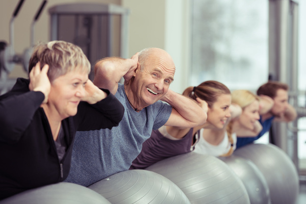 senior macht sport in der gruppe | Pension de reversion voilà l'été si on bougeait ?