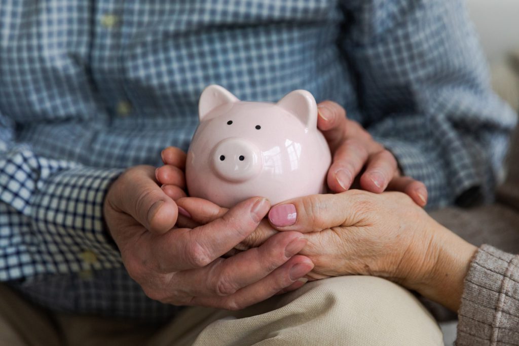 Saving money investment for future. Senior adult mature couple hands holding piggy bank with money coin. Old man woman counting saving money planning retirement budget. Investment banking concept. | Pension de reversion revalorisation des retraites