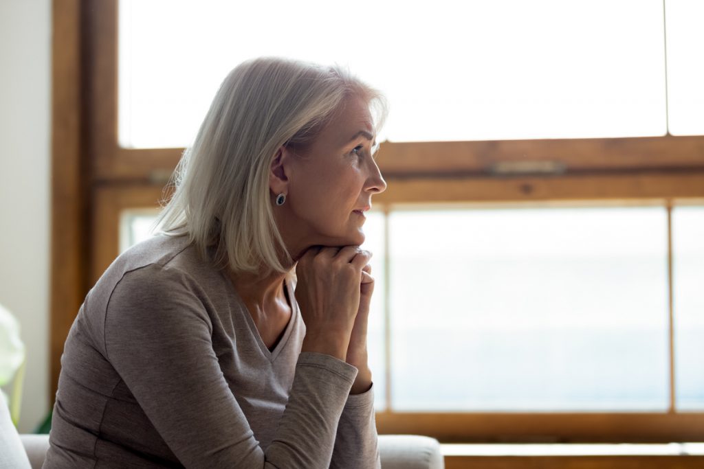 Upset mature woman look in distance feeling sad mourning | Pension de reversion pension de réversion aspa