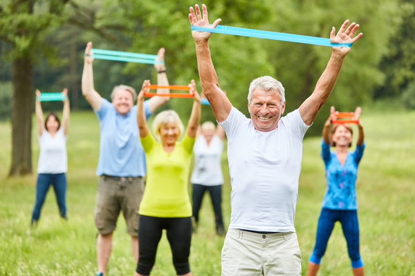 Seniors exercise fitness with stretch band | Pension de reversion activités physiques seniors