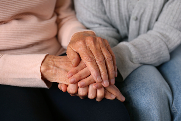 Cropped shot of elderly woman and female geriatric social worker holding hands Women of different age comforting each other Close up background copy space | Pension de reversion AJPA