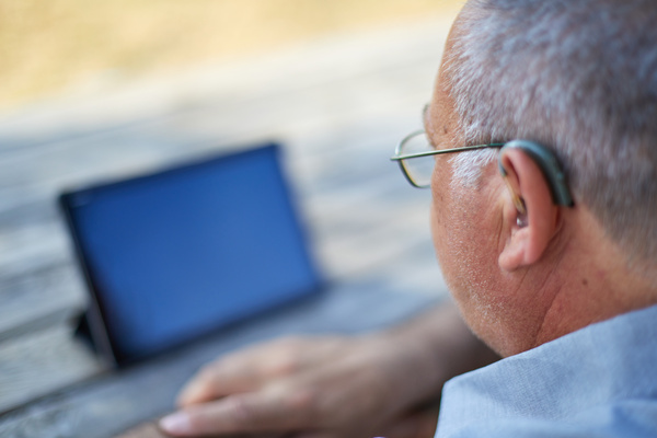 contacter un conseiller retraite, sourd et malentendant