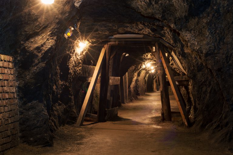 Tunnel mine
