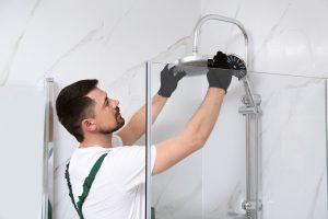 plombier installation douche pour personne handicapée